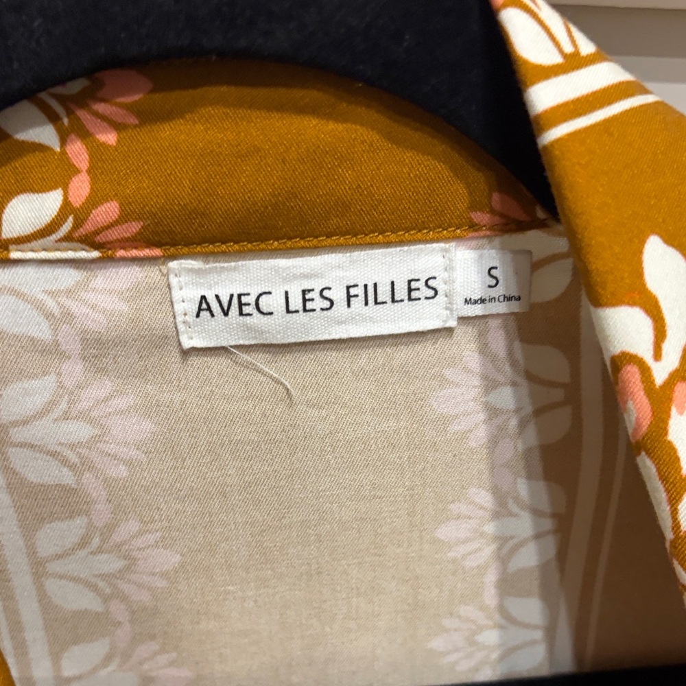 Avec Les Filles Mustard Floral Cargo Shorts Set - Picture 3 of 3